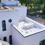 Apart-hotel Bauhaus Wellness 4*