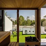 Bauhaus Wellness Apart-hotel 4*