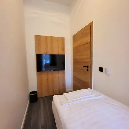 Bauhaus Wellness 公寓式酒店 4*
